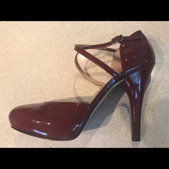 Via Spiga Cranberry/Maroon Heels - Picture 2 of 7